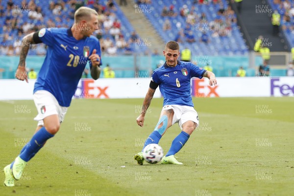 200621 - Italy v Wales - Euro 2020, Group A - Marco Verratti of Italy takes a shot