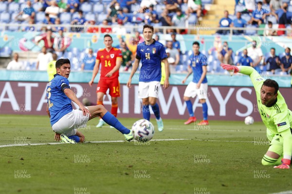 200621 - Italy v Wales - Euro 2020, Group A - Matteo Pessina of Italy watches his shot go past Danny Ward of Wales