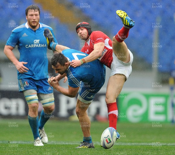 230213 - Italy v Wales - RBS Six Nations -Leigh Halfpenny of Wales and Simone Favaro of Italy compete for high ball