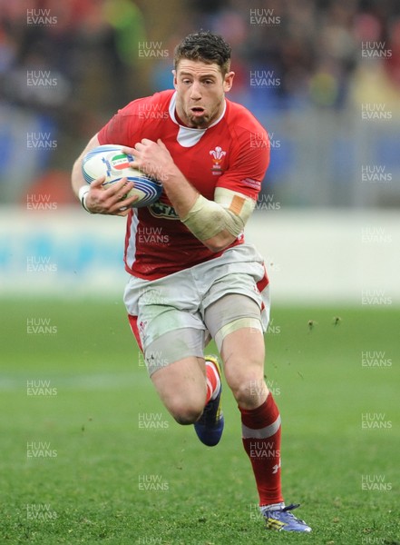 230213 - Italy v Wales - RBS Six Nations -Alex Cuthbert of Wales runs through to score try