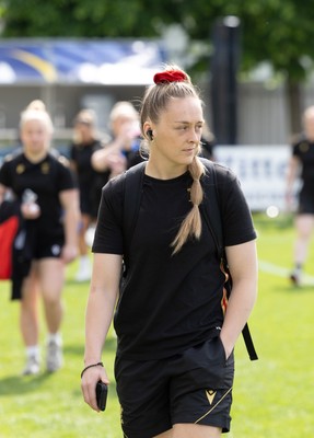 270425 - Italy v Wales, Guinness Women’s Six Nations 2025 - Hannah Jones of Wales arrives at the stadium ahead of the match