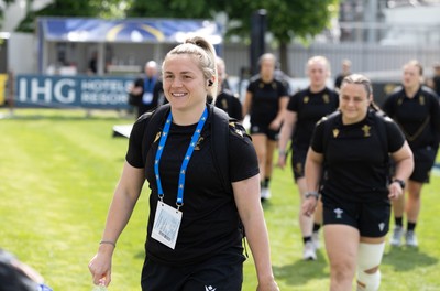270425 - Italy v Wales, Guinness Women’s Six Nations 2025 - Hannah Bluck of Wales arrives at the stadium ahead of the match