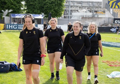 270425 - Italy v Wales, Guinness Women’s Six Nations 2025 -Lisa Neumann of Wales, Gwenllian Pyrs of Wales, Carys Phillips of Wales and Alex Callender of Wales arrive at the stadium ahead of the match