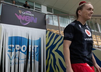270425 - Italy v Wales, Guinness Women’s Six Nations 2025 - Hannah Jones of Wales walks out for the coin toss