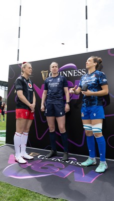 270425 - Italy v Wales, Guinness Women’s Six Nations 2025 - Wales Captain Hannah Jones and Italy captain Elisa Giordano at the coin toss