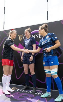 270425 - Italy v Wales, Guinness Women’s Six Nations 2025 - Wales Captain Hannah Jones and Italy captain Elisa Giordano at the coin toss