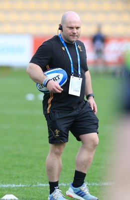 270425 - Italy v Wales, Guinness Women’s Six Nations 2025 - Wales Women head coach Sean Lynn during warm up