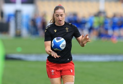 270425 - Italy v Wales, Guinness Women’s Six Nations 2025 - Lisa Neumann of Wales during warm up