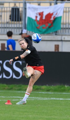 270425 - Italy v Wales, Guinness Women’s Six Nations 2025 - Keira Bevan of Wales during warm up