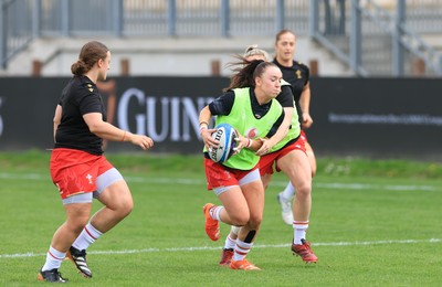 270425 - Italy v Wales, Guinness Women’s Six Nations 2025 - Sian Jones of Wales during warm up