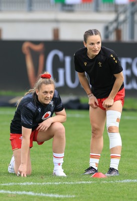 270425 - Italy v Wales, Guinness Women’s Six Nations 2025 - Hannah Jones of Wales and Jasmine Joyce of Wales during warm up