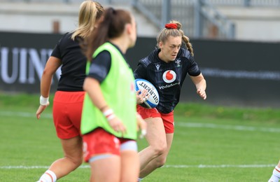 270425 - Italy v Wales, Guinness Women’s Six Nations 2025 - Hannah Jones of Wales  during warm up