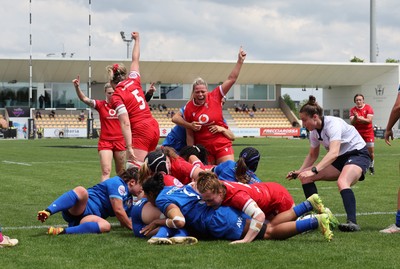270425 - Italy v Wales, Guinness Women’s Six Nations 2025 - Kate Williams of Wales powers over to score try