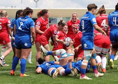 270425 - Italy v Wales, Guinness Women’s Six Nations 2025 - Kate Williams of Wales powers over to score try