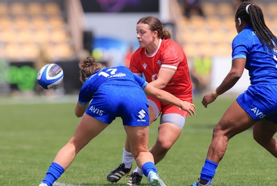 270425 - Italy v Wales, Guinness Women’s Six Nations 2025 - Lleucu George of Wales passes the ball