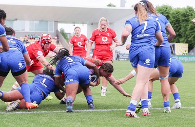270425 - Italy v Wales, Guinness Women’s Six Nations 2025 - Gwenllian Pyrs of Wales powers over to score try