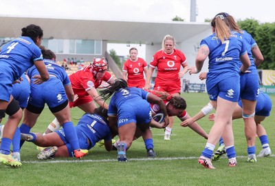 270425 - Italy v Wales, Guinness Women’s Six Nations 2025 - Gwenllian Pyrs of Wales powers over to score try