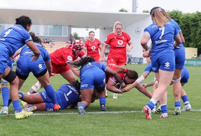 270425 - Italy v Wales, Guinness Women’s Six Nations 2025 - Gwenllian Pyrs of Wales powers over to score try