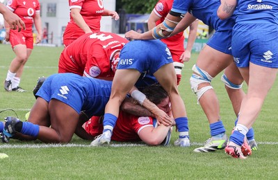 270425 - Italy v Wales, Guinness Women’s Six Nations 2025 - Gwenllian Pyrs of Wales powers over to score try