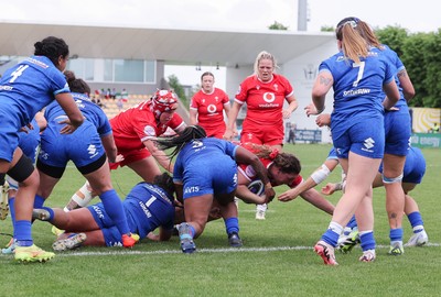 270425 - Italy v Wales, Guinness Women’s Six Nations 2025 - Gwenllian Pyrs of Wales powers over to score try