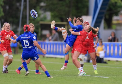 270425 - Italy v Wales, Guinness Women’s Six Nations 2025 - Carys Cox of Wales holds Sofia Stefan of Italy