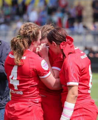 270425 - Italy v Wales, Guinness Women’s Six Nations 2025 - Abbie Fleming of Wales, Kate Williams of Wales and Georgia Evans of Wales at the end of the match
