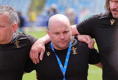 270425 - Italy v Wales, Guinness Women’s Six Nations 2025 - Wales Women head coach Sean Lynn at the end of the match