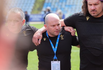 270425 - Italy v Wales, Guinness Women’s Six Nations 2025 - Wales Women head coach Sean Lynn at the end of the match