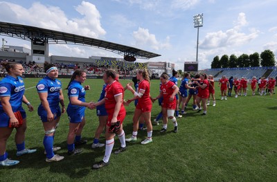 270425 - Italy v Wales, Guinness Women’s Six Nations 2025 - Players congratulate each other at the end of the match