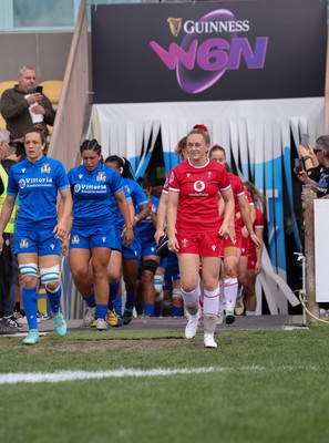 270425 - Italy v Wales, Guinness Women’s Six Nations 2025 - Wales Captain Hannah Jones leads the team out at the start of the match