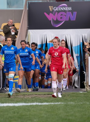 270425 - Italy v Wales, Guinness Women’s Six Nations 2025 - Wales Captain Hannah Jones leads the team out at the start of the match