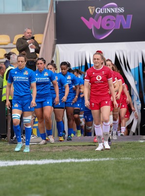 270425 - Italy v Wales, Guinness Women’s Six Nations 2025 - Wales Captain Hannah Jones leads the team out at the start of the match