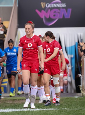 270425 - Italy v Wales, Guinness Women’s Six Nations 2025 - Wales Captain Hannah Jones leads the team out at the start of the match