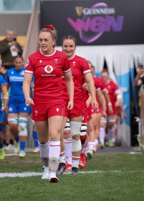270425 - Italy v Wales, Guinness Women’s Six Nations 2025 - Wales Captain Hannah Jones leads the team out at the start of the match