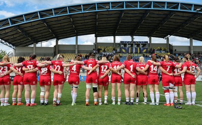 270425 - Italy v Wales, Guinness Women’s Six Nations 2025 - The Wales team during the anthems