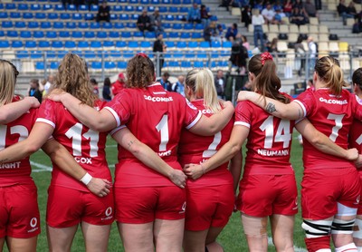 270425 - Italy v Wales, Guinness Women’s Six Nations 2025 - The Wales team during the anthems
