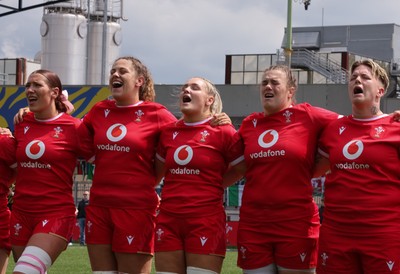 270425 - Italy v Wales, Guinness Women’s Six Nations 2025 - The Wales team during the anthems