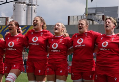 270425 - Italy v Wales, Guinness Women’s Six Nations 2025 - The Wales team during the anthems