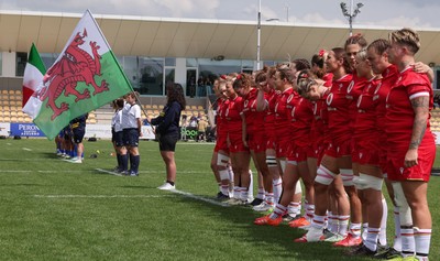 270425 - Italy v Wales, Guinness Women’s Six Nations 2025 - The Wales team during the anthems