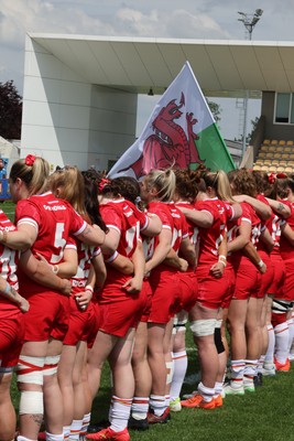 270425 - Italy v Wales, Guinness Women’s Six Nations 2025 - The Wales team during the anthems