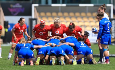 270425 - Italy v Wales, Guinness Women’s Six Nations 2025 -Donna Rose of Wales, Kelsey Jones of Wales and Gwenllian Pyrs of Wales