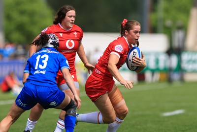 270425 - Italy v Wales, Guinness Women’s Six Nations 2025 -Lisa Neumann of Wales