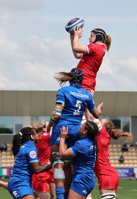 270425 - Italy v Wales, Guinness Women’s Six Nations 2025 - Bethan Lewis of Wales wins line out