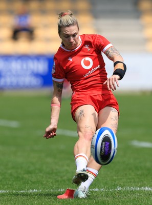 270425 - Italy v Wales, Guinness Women’s Six Nations 2025 - Keira Bevan of Wales kicks conversion