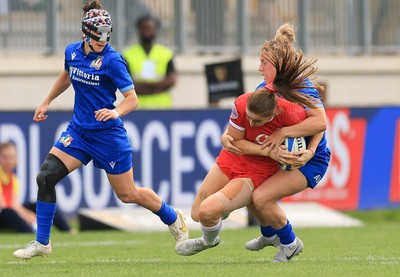 270425 - Italy v Wales, Guinness Women’s Six Nations 2025 - Lisa Neumann of Wales is tackled by Francesca Sgorbini of Italy