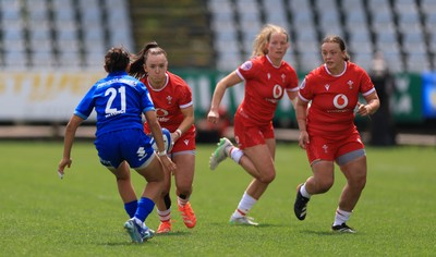 270425 - Italy v Wales, Guinness Women’s Six Nations 2025 - Sian Jones takes on Alia Bitonci of Italy with Carys Cox of Wales and Lleucu George of Wales in support