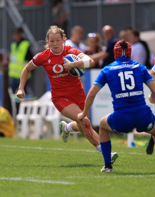 270425 - Italy v Wales, Guinness Women’s Six Nations 2025 - Carys Cox of Wales 