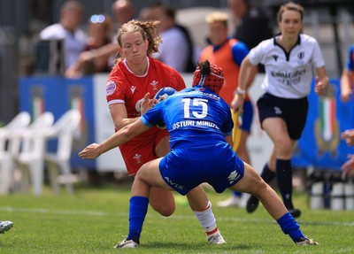 270425 - Italy v Wales, Guinness Women’s Six Nations 2025 - Carys Cox of Wales 