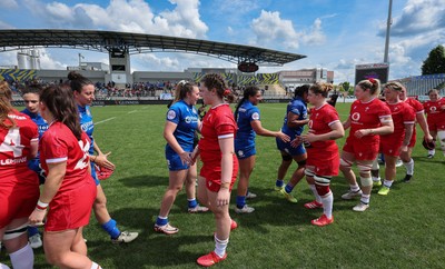 270425 - Italy v Wales, Guinness Women’s Six Nations 2025 - Players congratulate each other at the end of the match