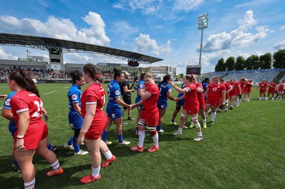 270425 - Italy v Wales, Guinness Women’s Six Nations 2025 - Players congratulate each other at the end of the match